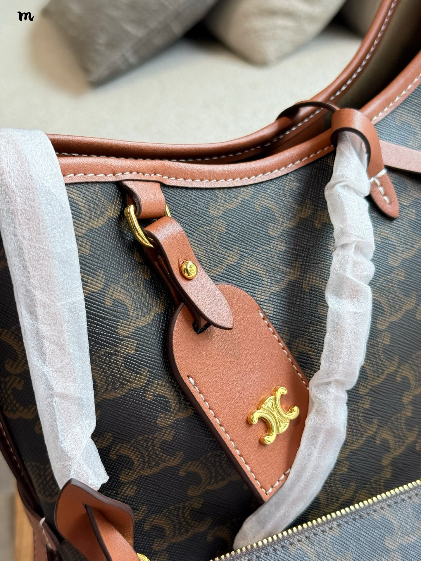 Celine Carryall Bolso Tote con Diseño de Cordón y Tamaño Práctico de 28x24 7 i1745980786452 5820 0 5