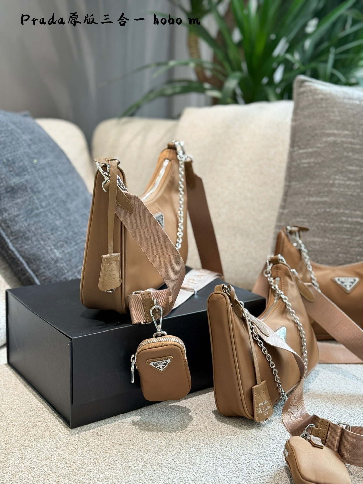Prada Hobo Trío: Bolso Bandolera, Mini Monedero y Elegante Cadena, Versátil y Chic 6 i1745983574517 3109 0 4