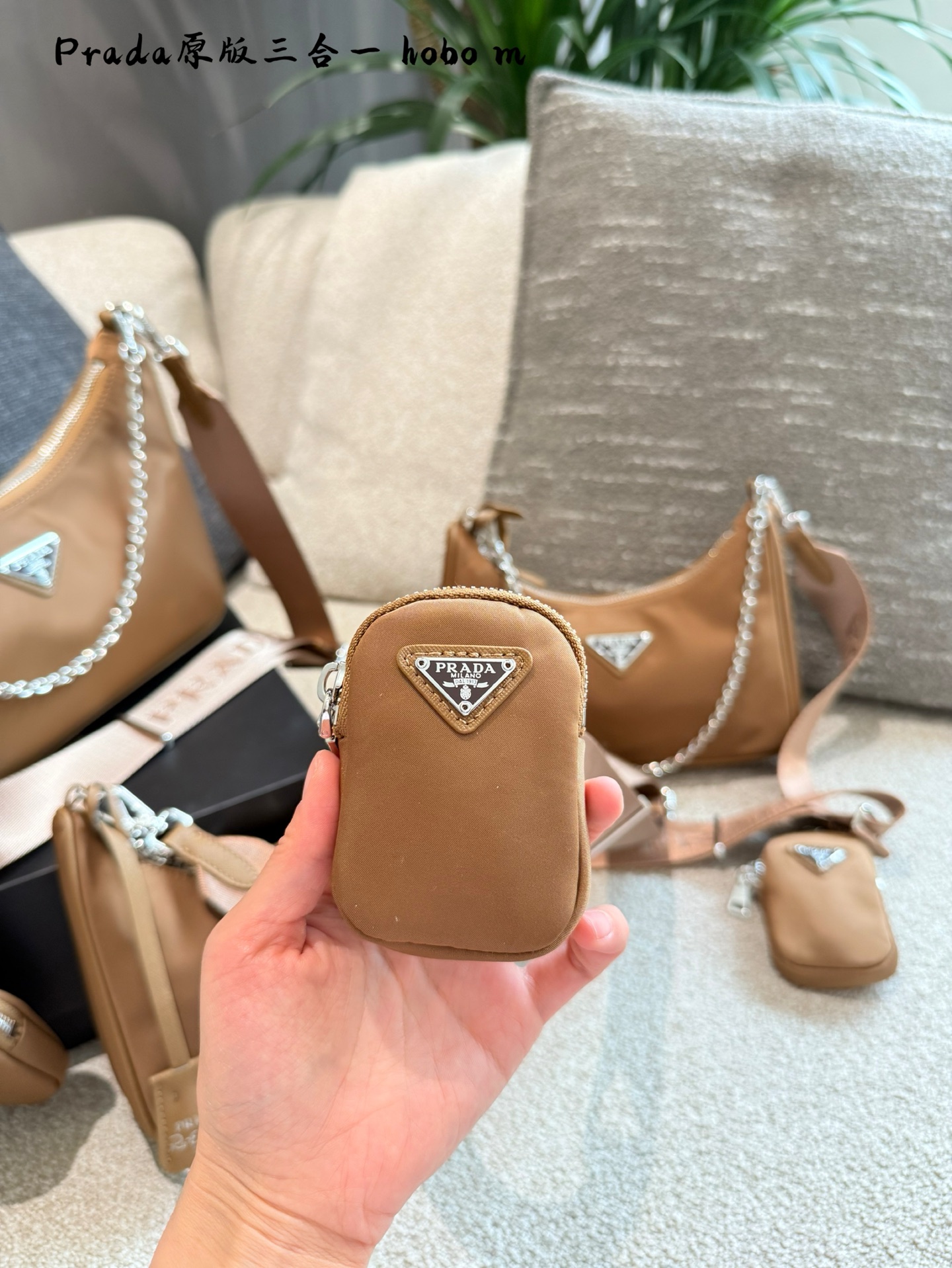 Prada Hobo Trío: Bolso Bandolera, Mini Monedero y Elegante Cadena, Versátil y Chic 8 i1745983576428 1643 0 6