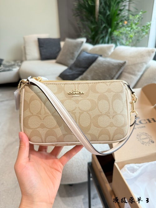 Coach Nolita 19: Bolso Clutch de Lona Estampada en Crema Suave, 18 cm 16 Coach Nolita 19: Bolso Clutch de Lona Estampada en Crema Suave, 18 cm