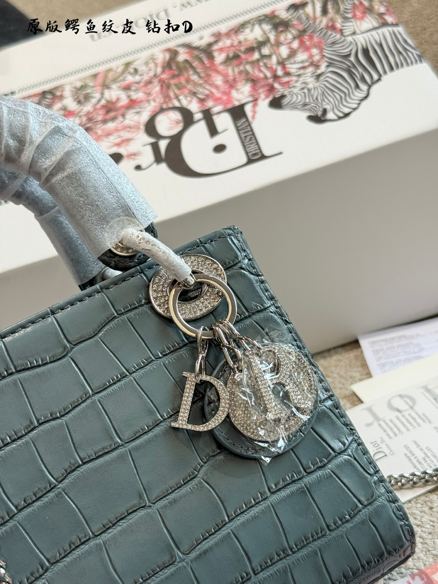 Bolso Lady Dior de Piel de Cocodrilo, Elegante y Sofisticado, 17 cm 6 i1746018464529 2549 0 4