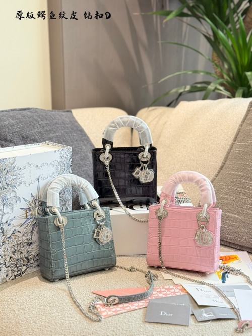 Bolso Lady Dior de Piel de Cocodrilo, Elegante y Sofisticado, 17 cm 15 Bolso Lady Dior de Piel de Cocodrilo, Elegante y Sofisticado, 17 cm