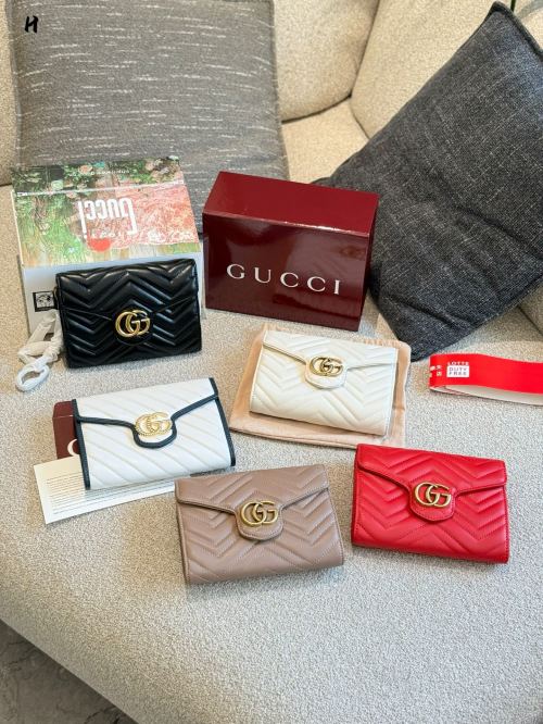 Gucci Envelope Wallet On Chain Bag - Chic, Compact, and Functional 1 Gucci Envelope Wallet On Chain Bag - Chic, Compact, and Functional