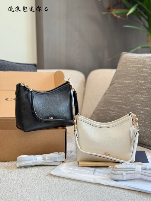 Coach Mini Wander Bag, Leather Shoulder Bag, 19 x 15.5 x 8.5 cm 1 Coach Mini Wander Bag, Leather Shoulder Bag, 19 x 15.5 x 8.5 cm