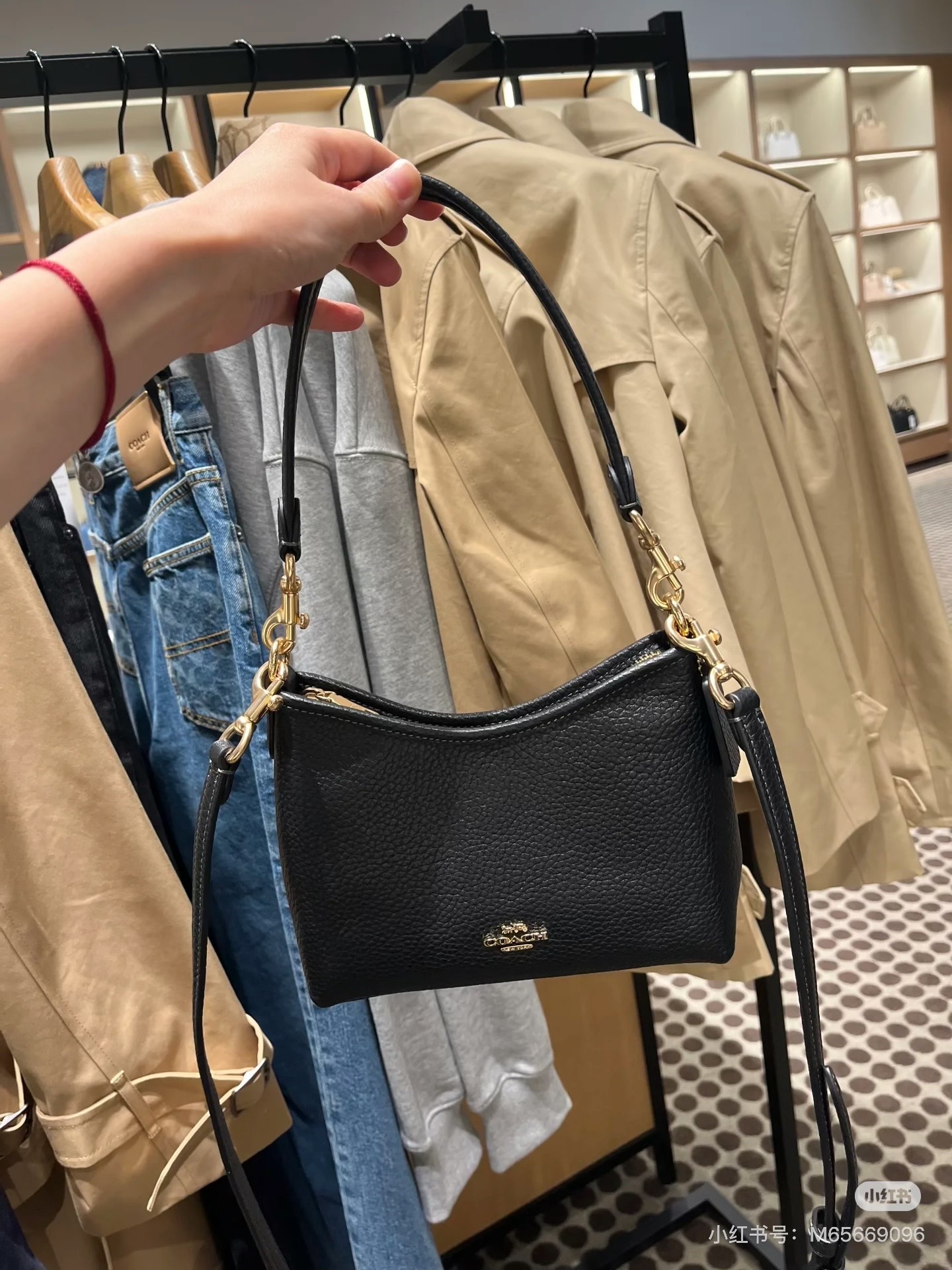 Coach Laurel Mini Bolso Bandolera - Elegancia y Versatilidad en Negro 4 i1746875871926 7114 0 2