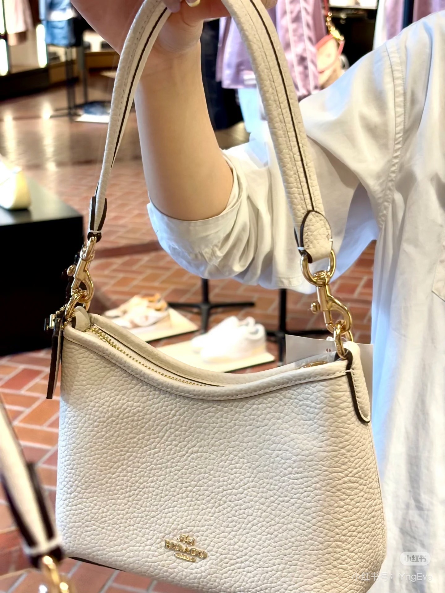 Coach Laurel Mini Bolso Bandolera - Elegancia y Versatilidad en Negro 8 i1746875871984 5478 0 6
