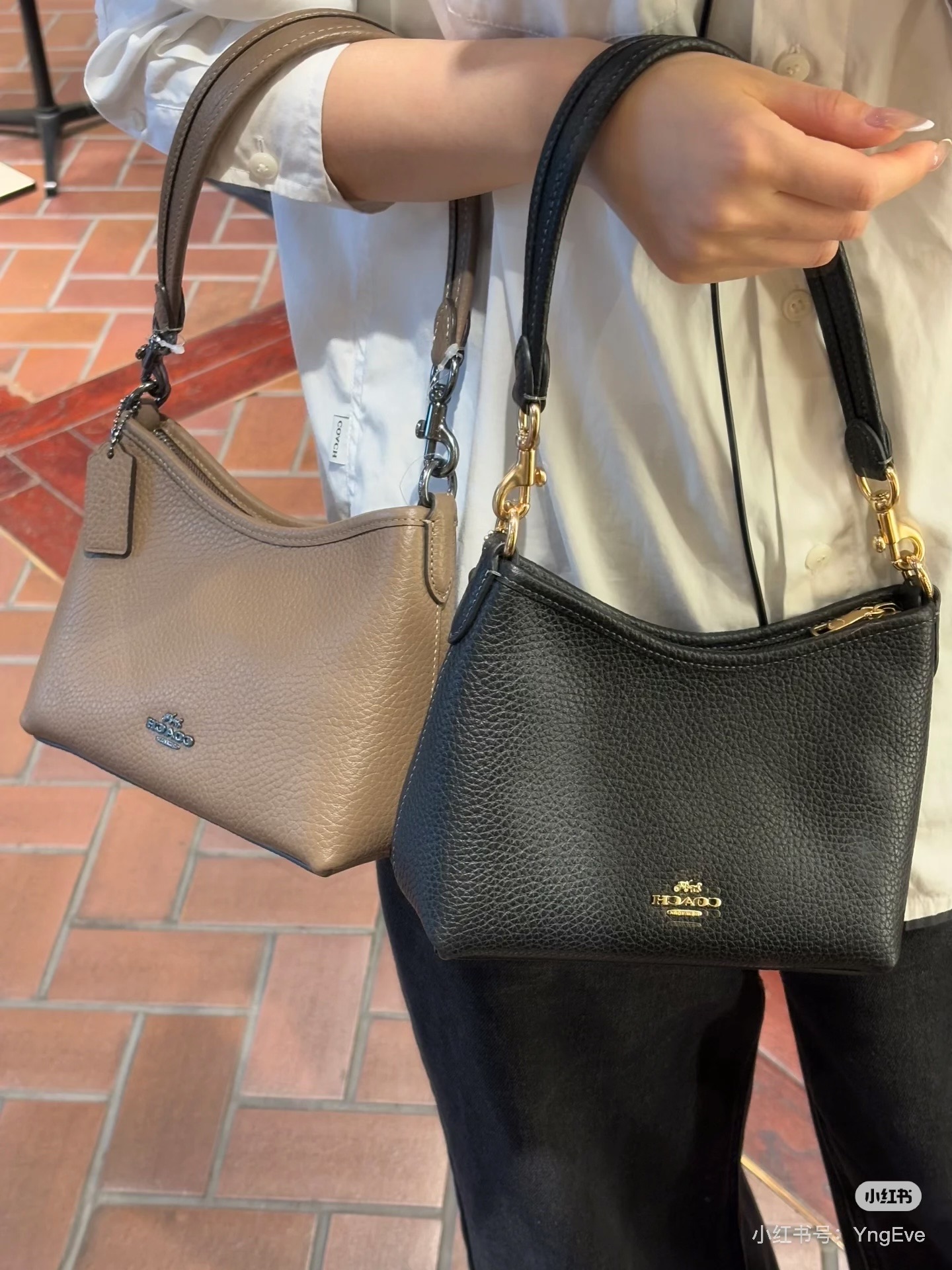 Coach Laurel Mini Bolso Bandolera - Elegancia y Versatilidad en Negro 9 i1746875872016 1162 0 7