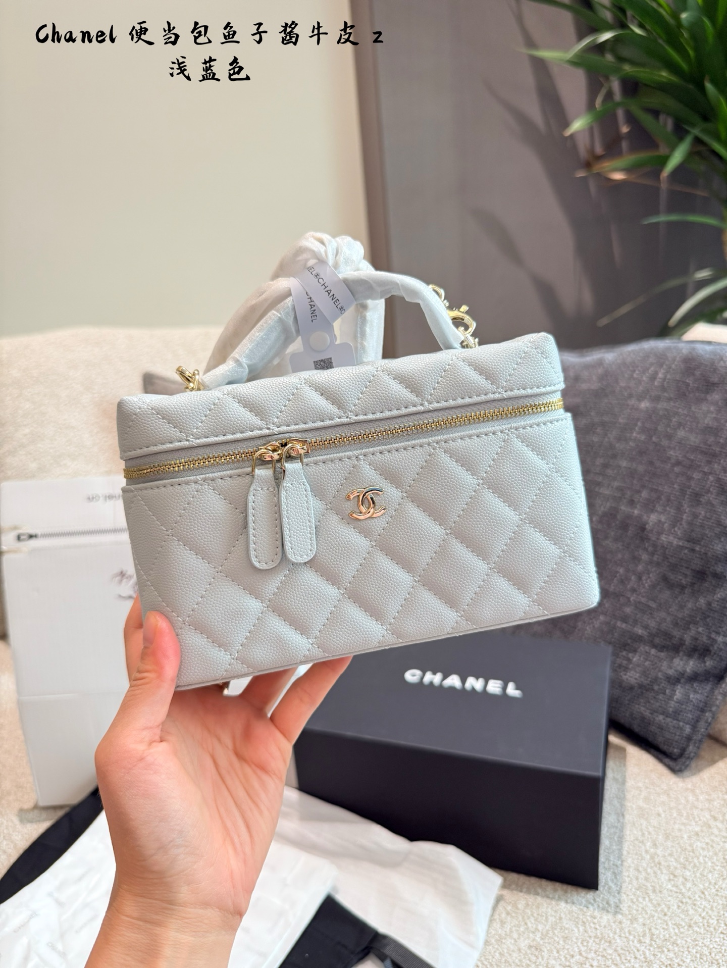 Elegante bolso tipo caja Chanel con patrón acolchado y asa superior, 18 cm 3 i1748168283807 3879 0 1