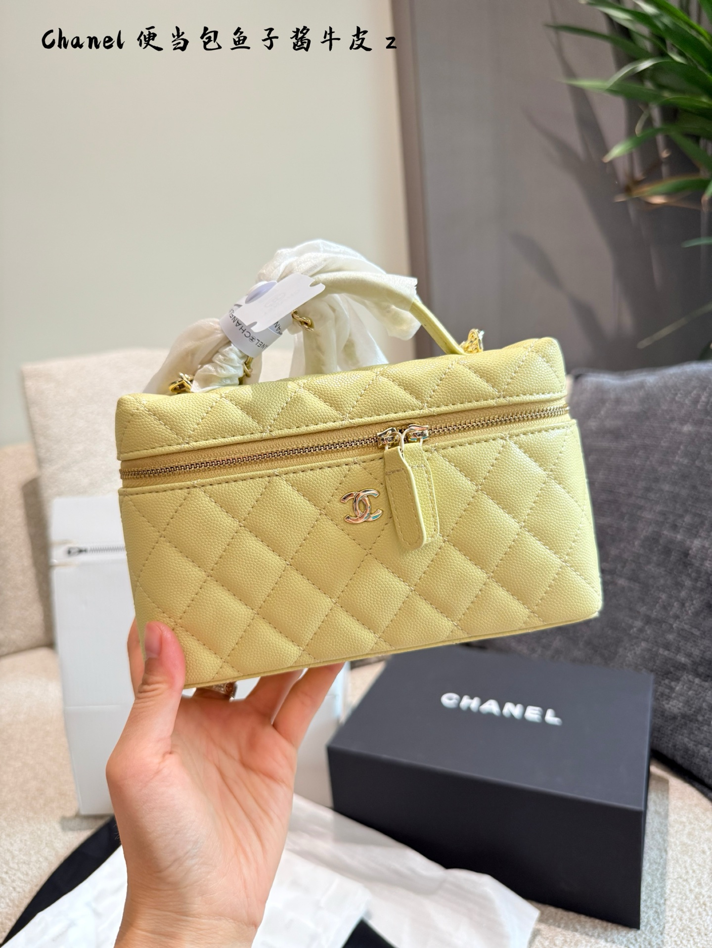 Elegante bolso tipo caja Chanel con patrón acolchado y asa superior, 18 cm 5 i1748168285653 6780 0 3