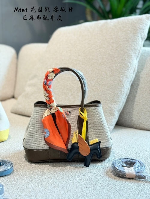 Elegant Tote Bag Women,Versatile Handbag, Designer-Inspired, Perfect for Everyday. 1 Elegant Tote Bag Women,Versatile Handbag, Designer-Inspired, Perfect for Everyday.