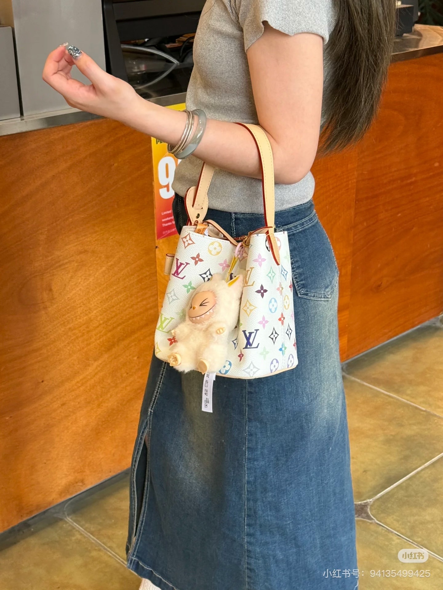 Louis Vuitton x Murakami Takashi Bolso Bucket Blanco Multicolor para Mujer 4 i1749207687985 7514 0 2
