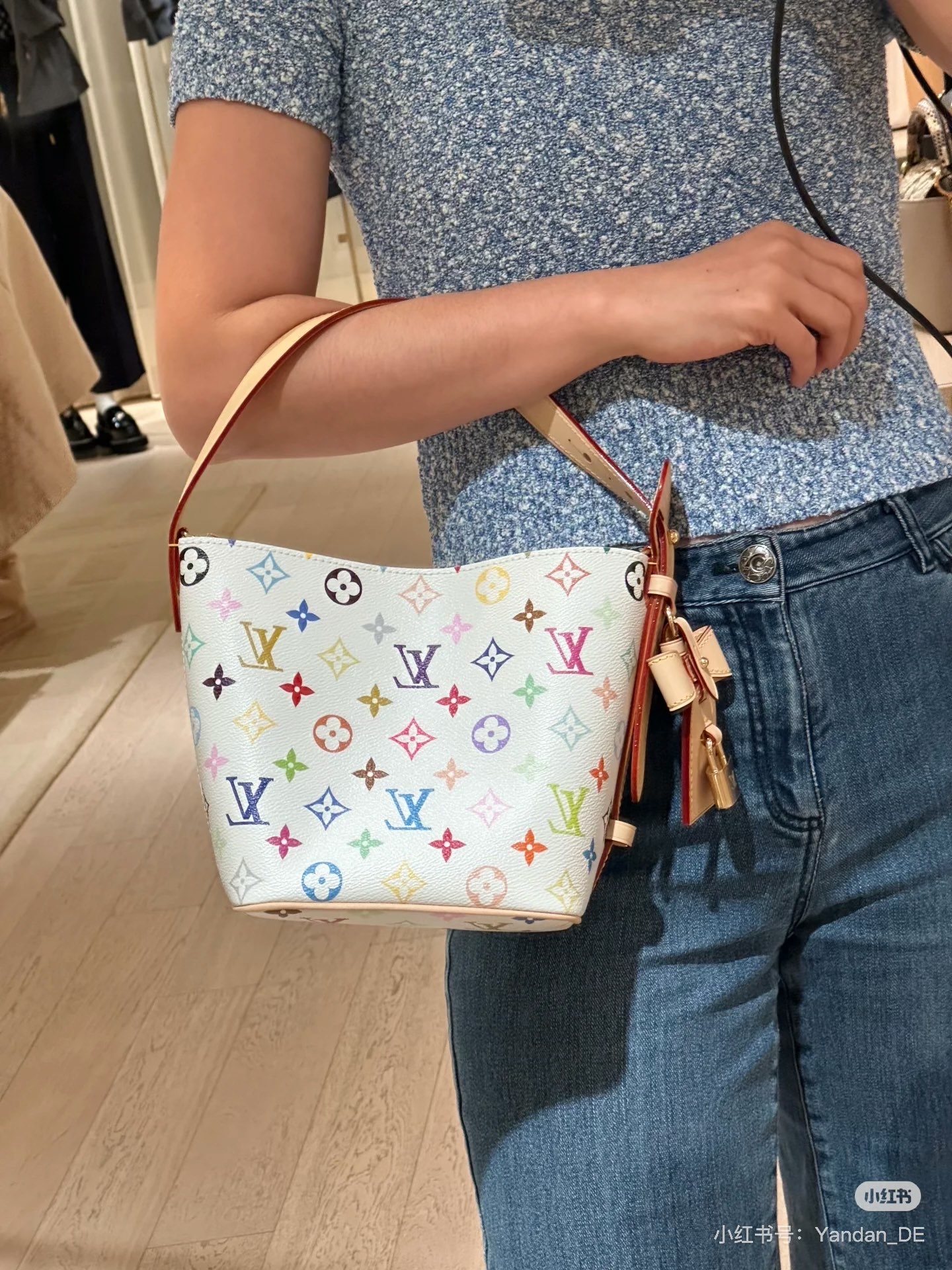 Louis Vuitton x Murakami Takashi Bolso Bucket Blanco Multicolor para Mujer 6 i1749207688504 8767 0 4