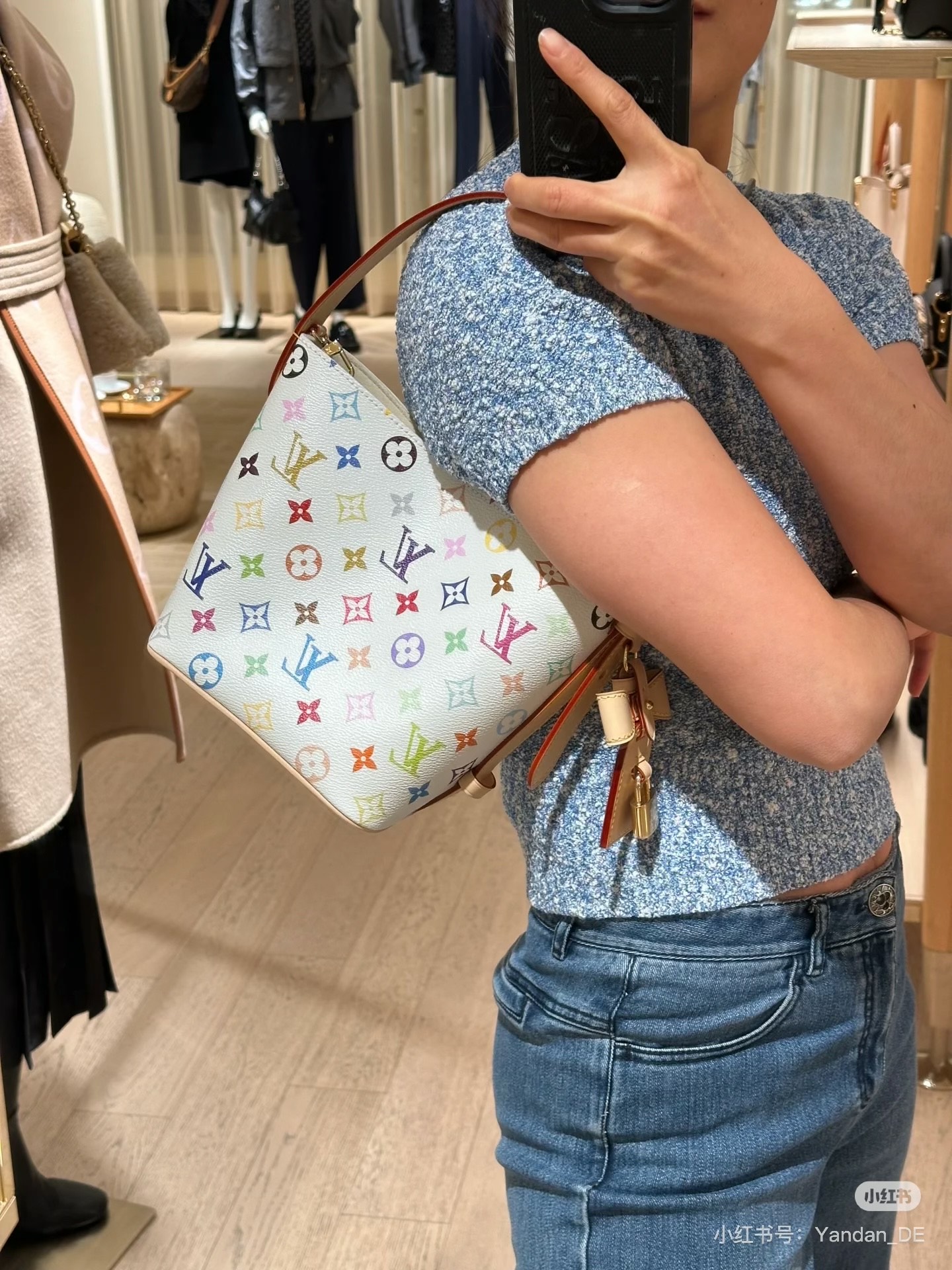 Louis Vuitton x Murakami Takashi Bolso Bucket Blanco Multicolor para Mujer 5 i1749207688522 2923 0 3
