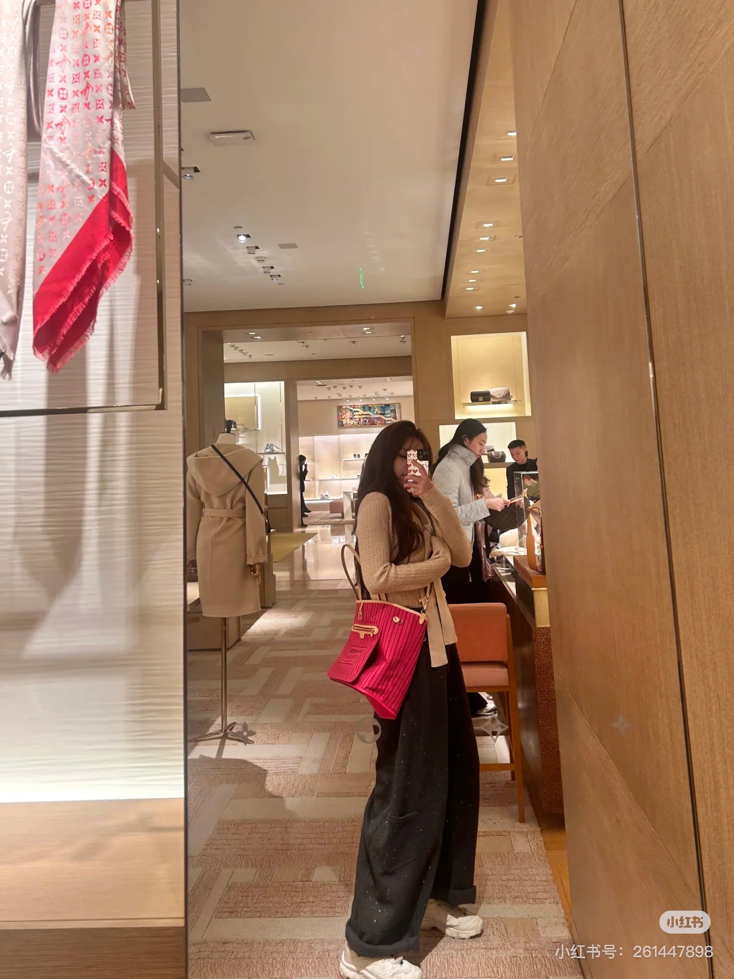 Bolso Tote Neverfull de Louis Vuitton: Reversible y Cómodo 8 i1749884814382 7266 0 6