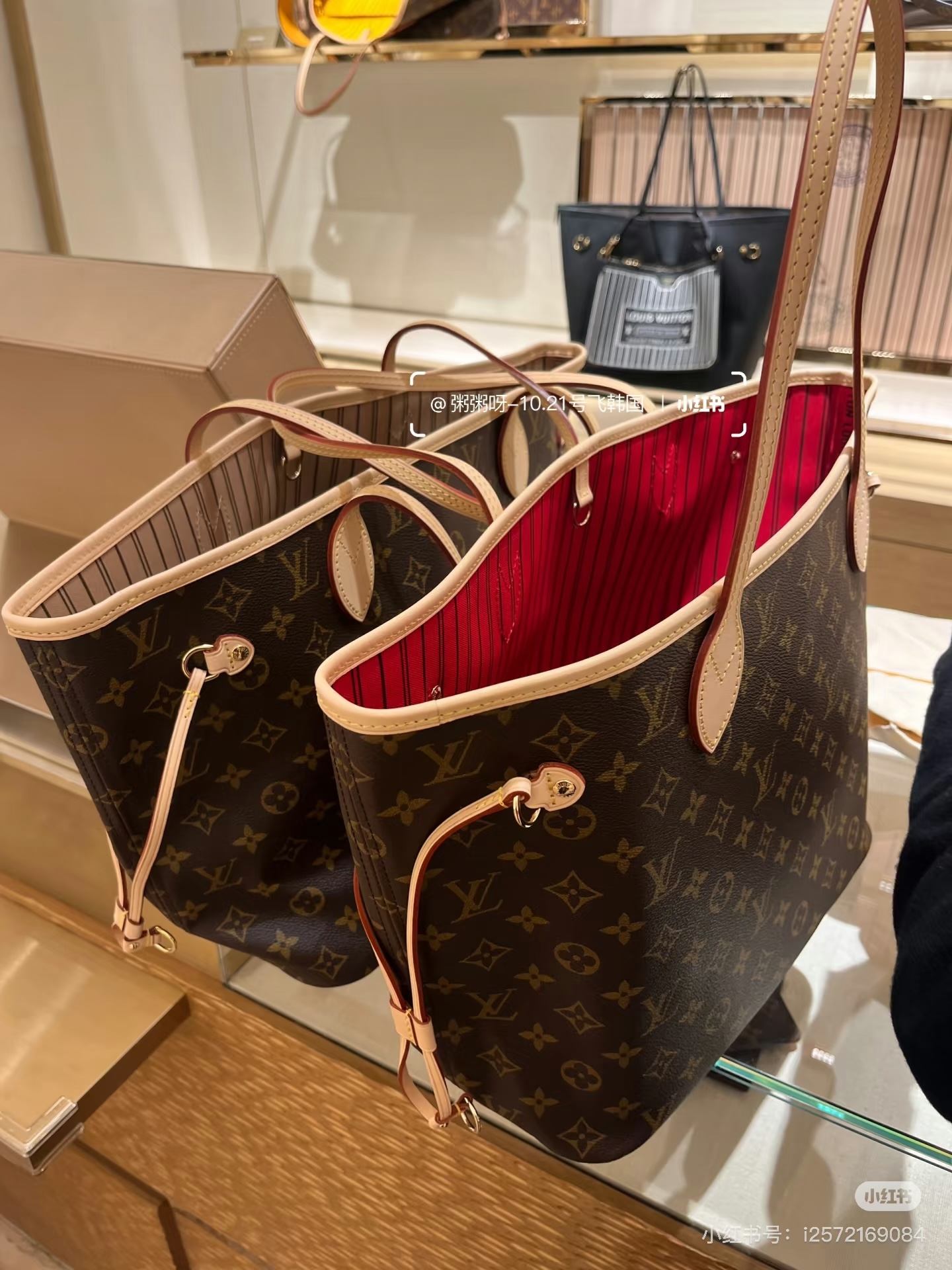 Bolso Tote Neverfull de Louis Vuitton: Reversible y Cómodo 6 i1749884814408 132 0 4