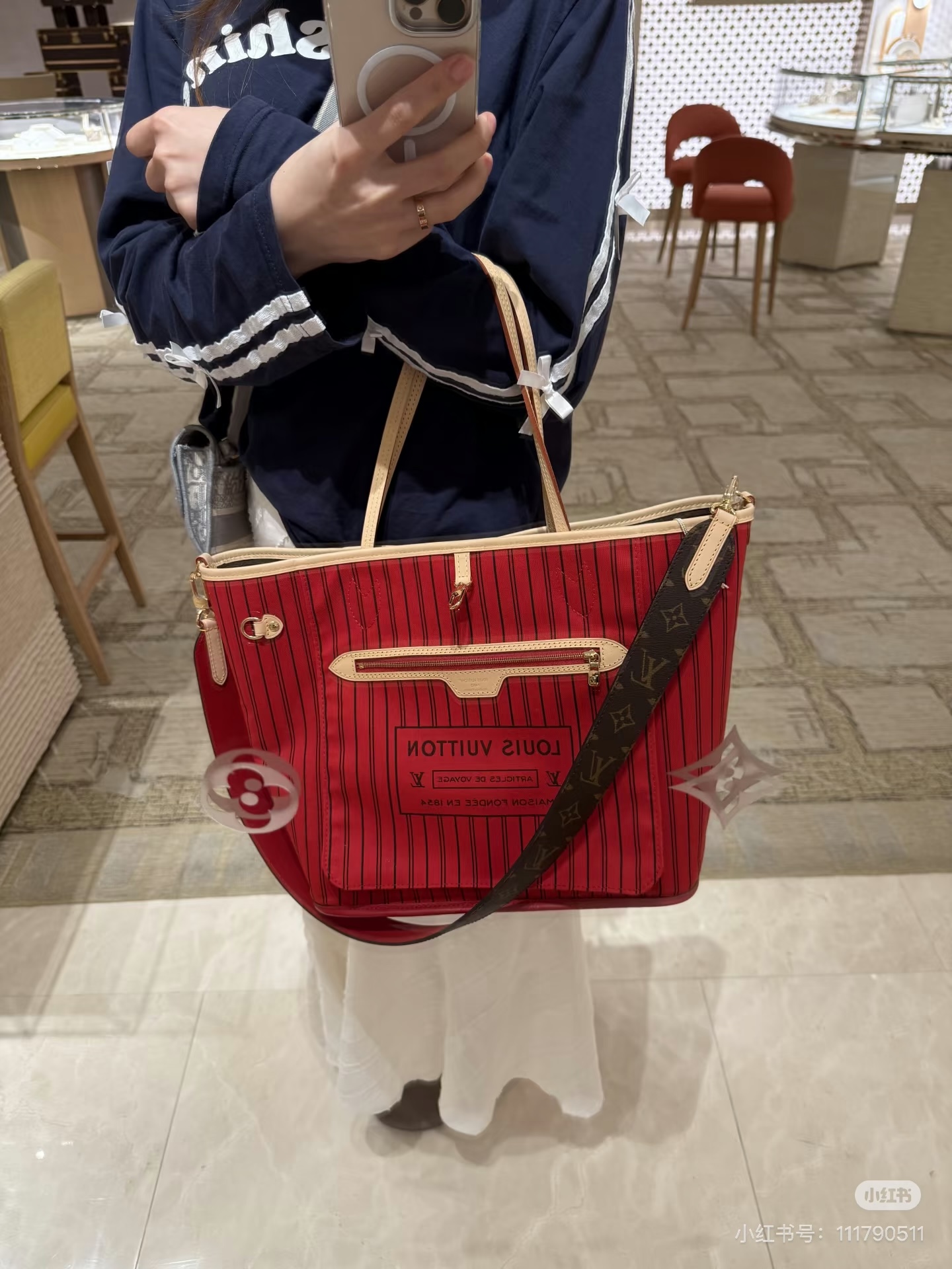 Bolso Tote Neverfull de Louis Vuitton: Reversible y Cómodo 4 i1749884814408 5540 0 2