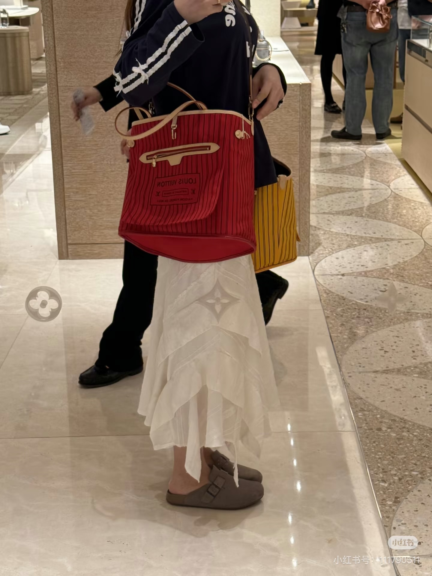 Bolso Tote Neverfull de Louis Vuitton: Reversible y Cómodo 5 i1749884815304 8913 0 3