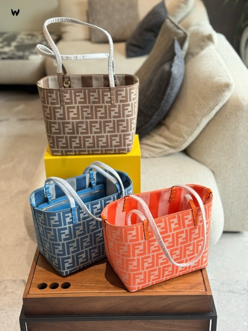 Fendi Reversible Tote Bag: Classic Logo, Lightweight, and Stylish -25cm 1 Fendi Reversible Tote Bag: Classic Logo, Lightweight, and Stylish -25cm
