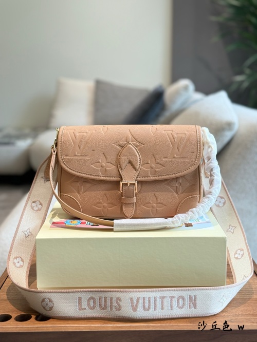 Louis Vuitton Caramel Dune Baguette Bag 28cm - Autumn/Winter 2025 Collection 1 Louis Vuitton Caramel Dune Baguette Bag 28cm – Autumn/Winter 2025 Collection