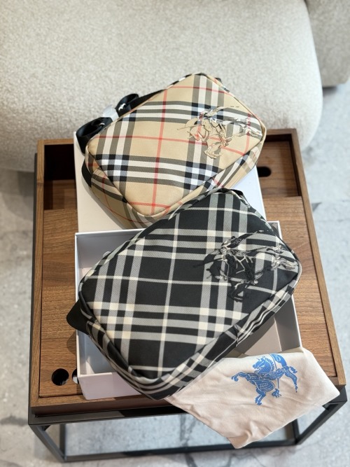 Burberry Plaid Camera Bag Lightweight Shoulder Bag, 25*12*18 cm 1 Burberry Plaid Camera Bag Lightweight Shoulder Bag, 25*12*18 cm