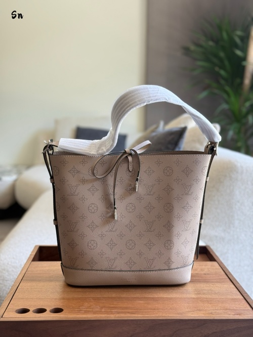 Louis Vuitton Flora MM Gray Bucket Bag: Chic, Spacious, and Versatile 1 Louis Vuitton Flora MM Gray Bucket Bag: Chic, Spacious, and Versatile