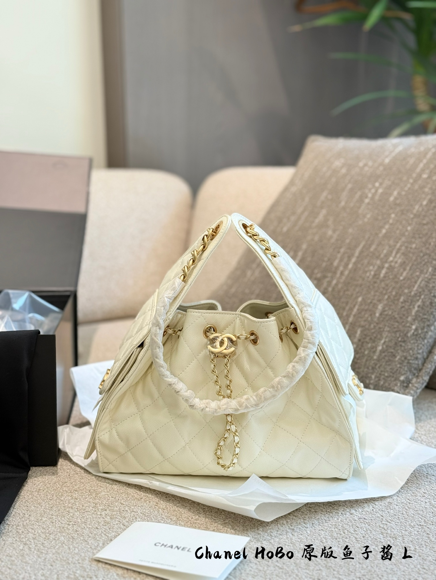 Bolso Hobo Chanel 25 Bag Mediano de Cuero Amarillo con Detalles Dorados 5 i1750509154370 1435 0 3