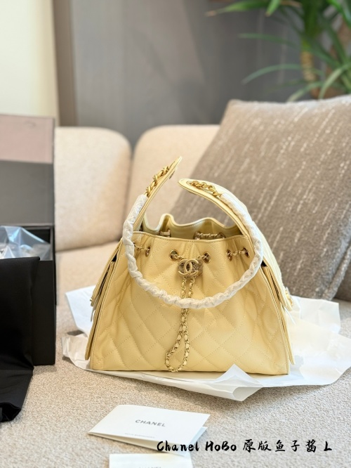 Bolso Hobo Chanel 25 Bag Mediano de Cuero Amarillo con Detalles Dorados 1 Bolso Hobo Chanel 25 Bag Mediano de Cuero Amarillo con Detalles Dorados