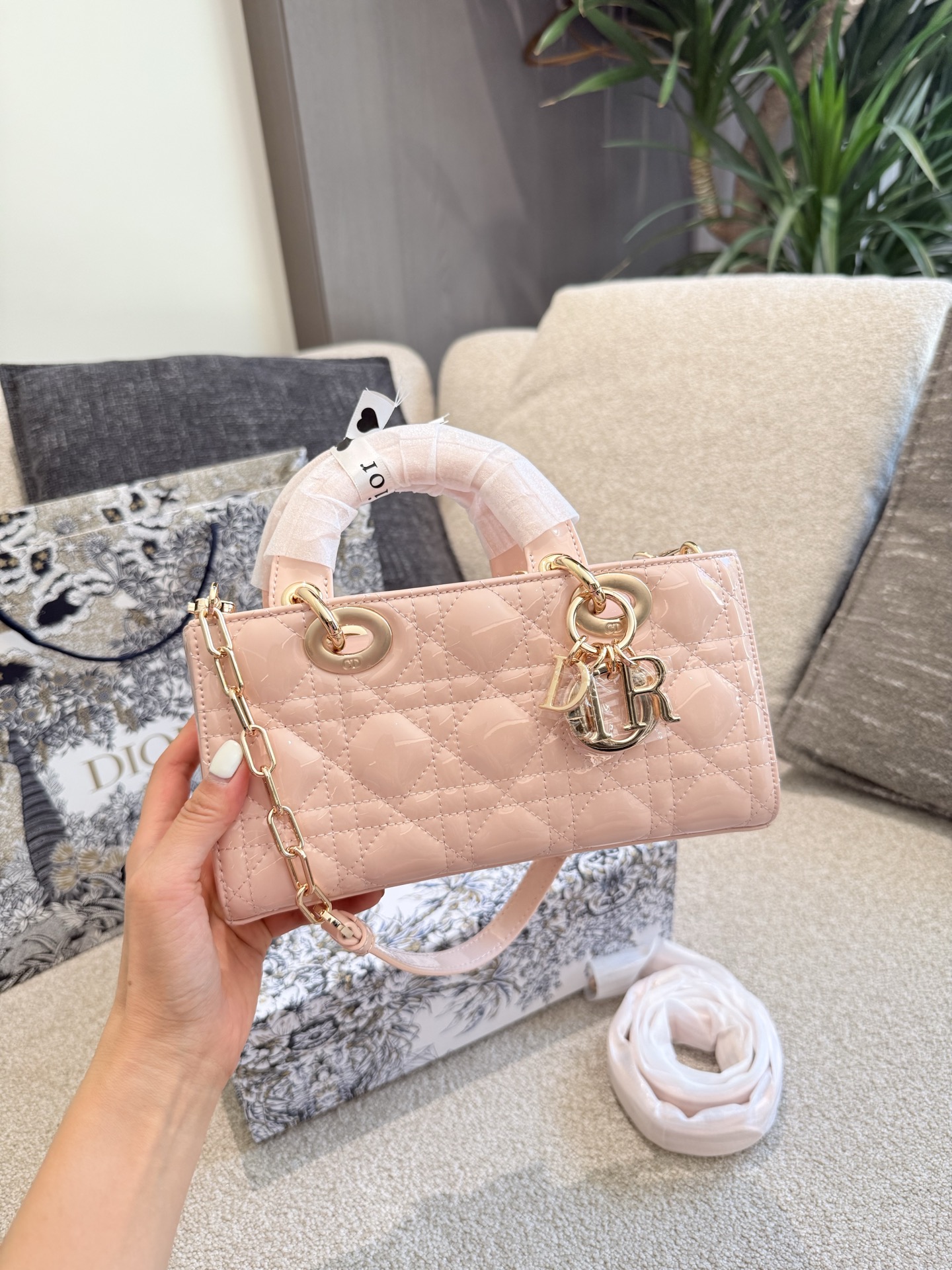 Dior D-Joy Bolso Pequeño de Piel de Cordero Rosa, Tres Formas de Llevarlo 9 i1750513017600 2608 0 6