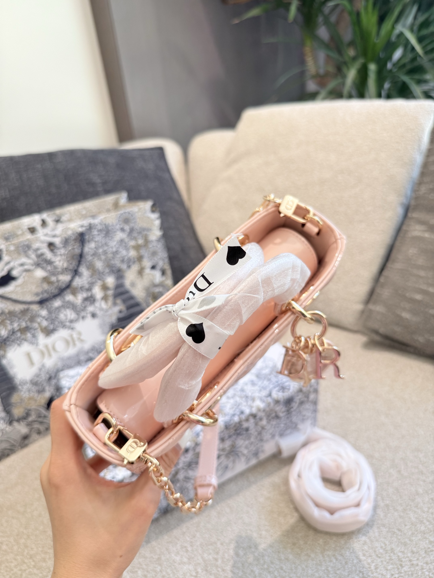 Dior D-Joy Bolso Pequeño de Piel de Cordero Rosa, Tres Formas de Llevarlo 8 i1750513017689 464 0 5