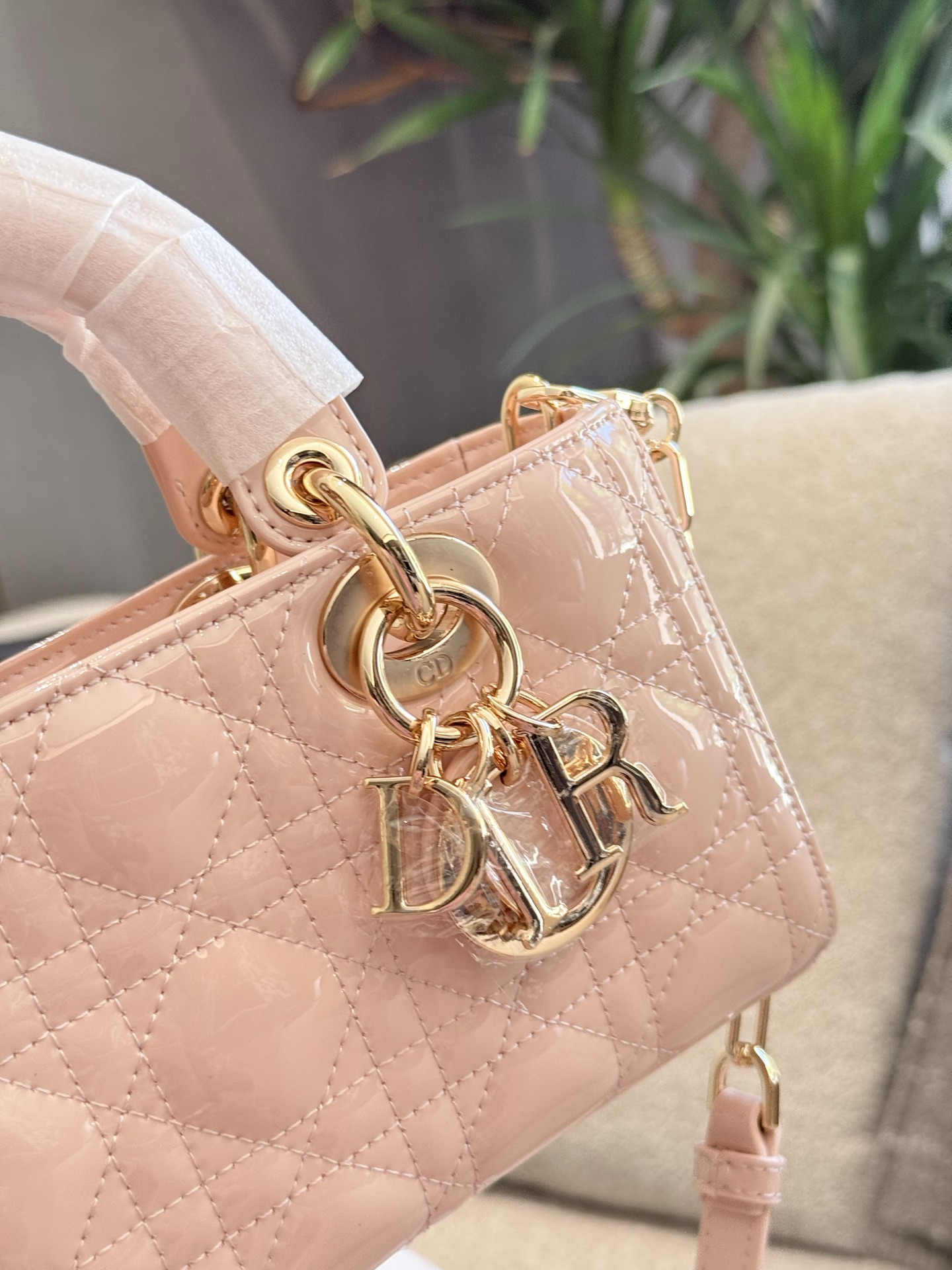 Dior D-Joy Bolso Pequeño de Piel de Cordero Rosa, Tres Formas de Llevarlo 4 i1750513017695 7581 0 1