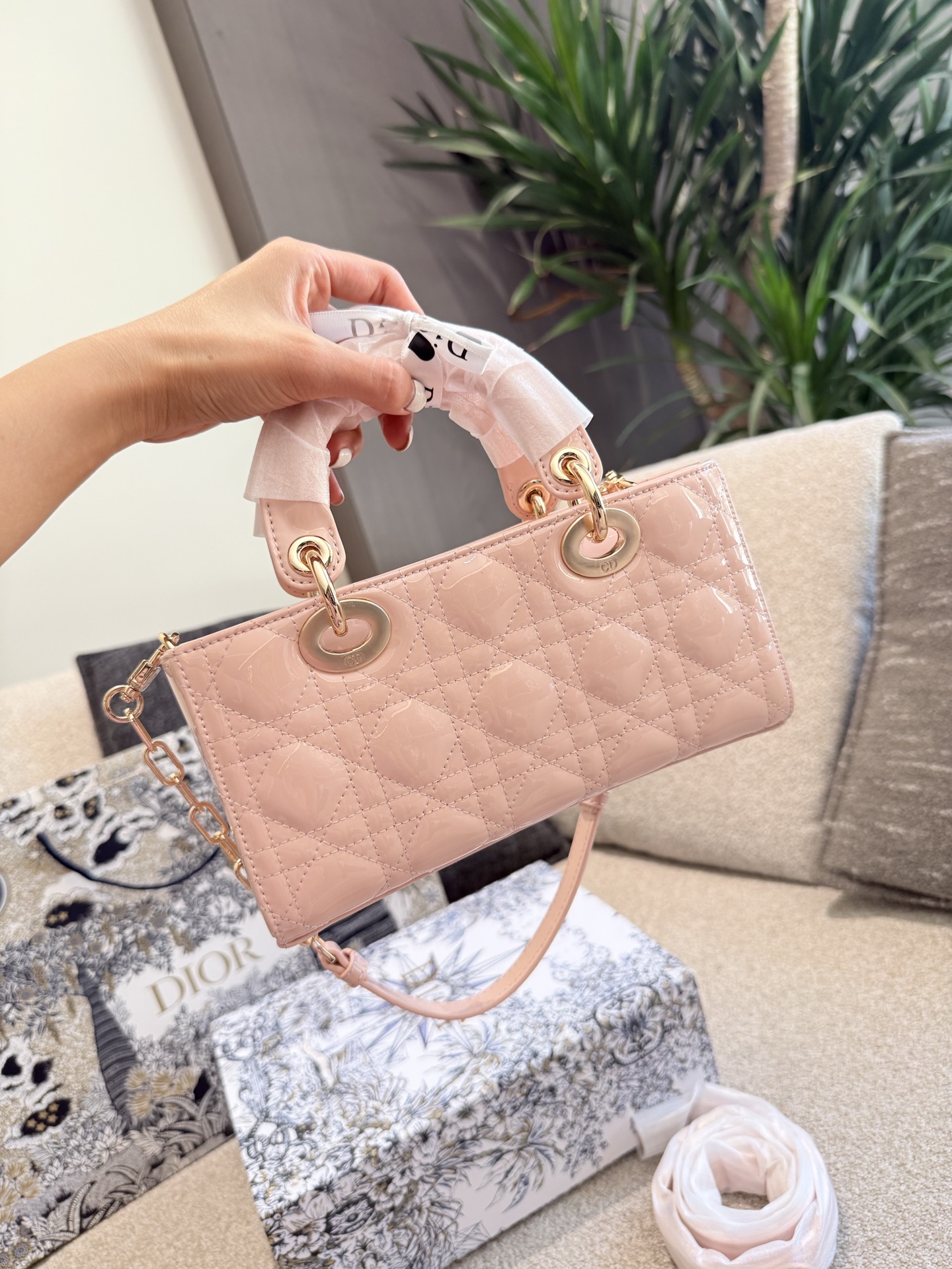 Dior D-Joy Bolso Pequeño de Piel de Cordero Rosa, Tres Formas de Llevarlo 6 i1750513018536 5684 0 3