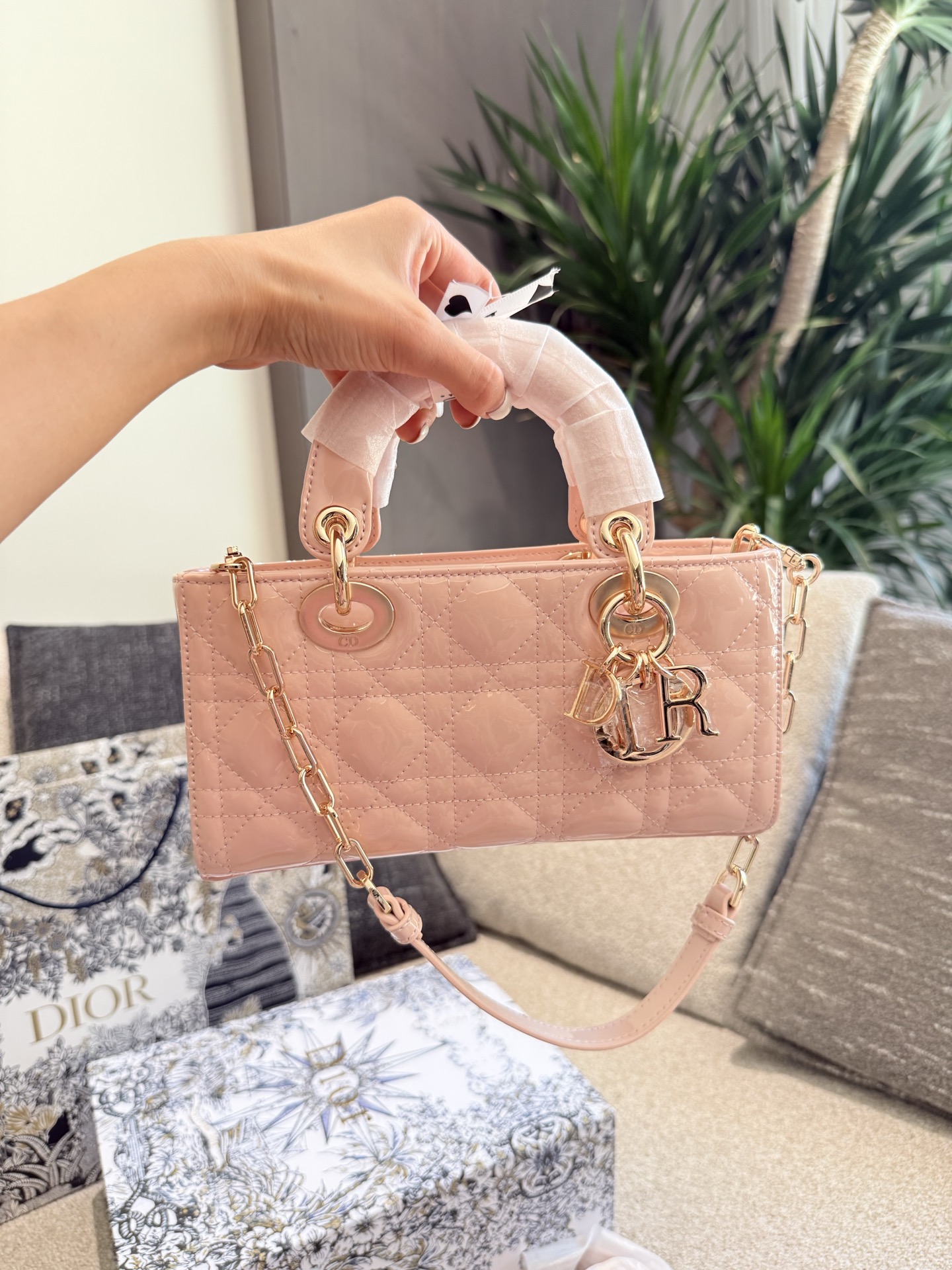 Dior D-Joy Bolso Pequeño de Piel de Cordero Rosa, Tres Formas de Llevarlo 3 i1750513018562 3616 0 0