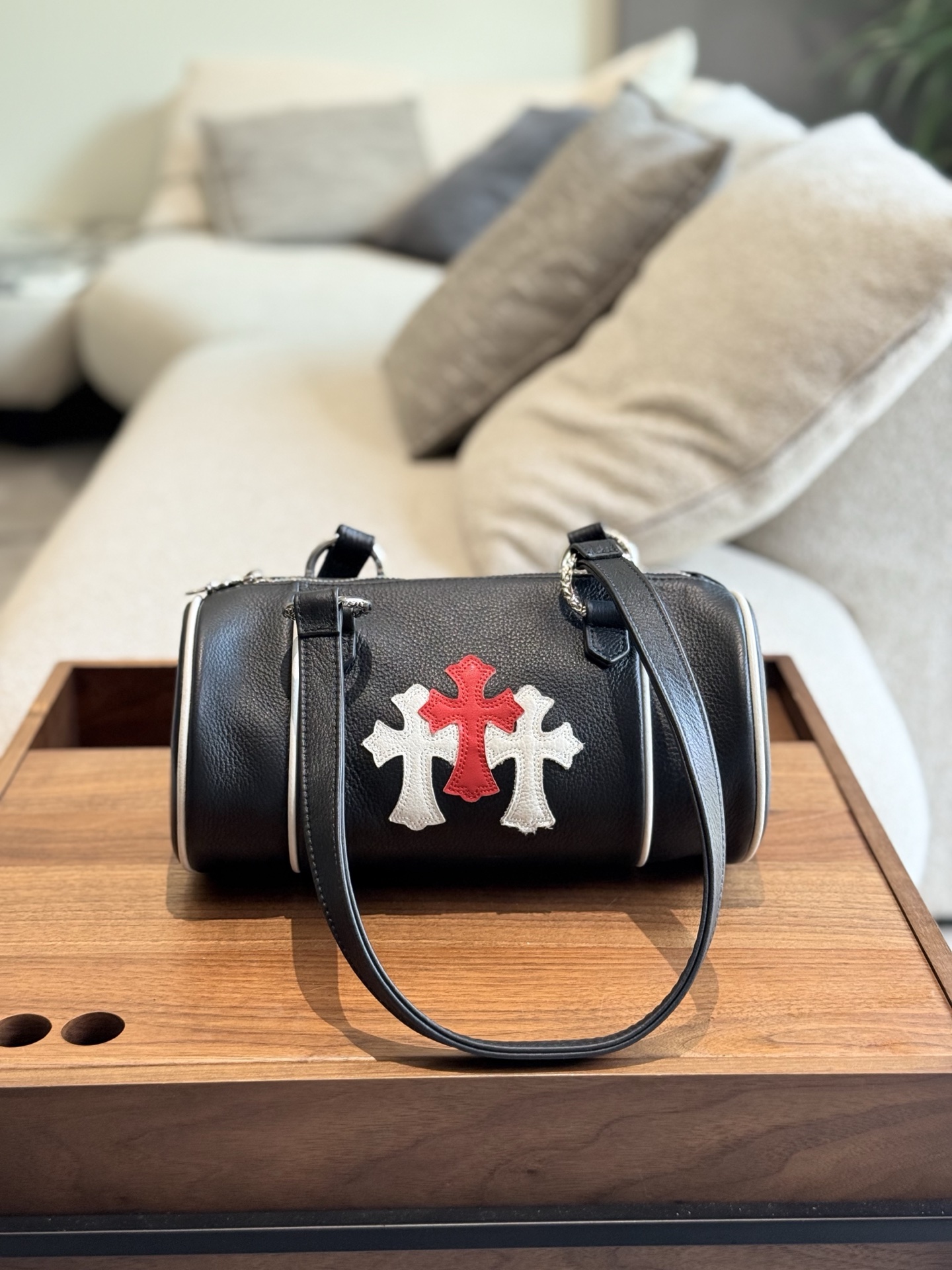 Chrome Heartscrollet: Perfect Medium Size for Girls on the Go - 图片 9