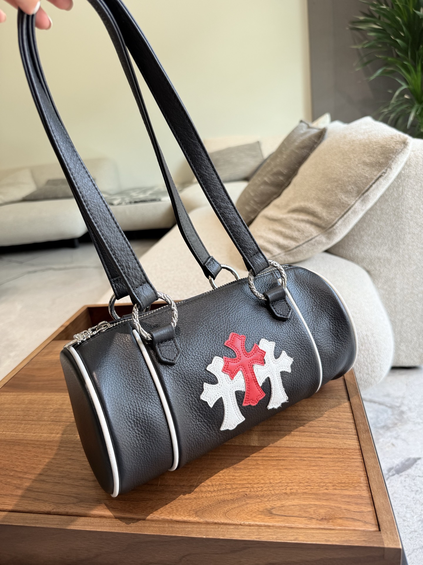 Chrome Heartscrollet: Perfect Medium Size for Girls on the Go - 图片 7