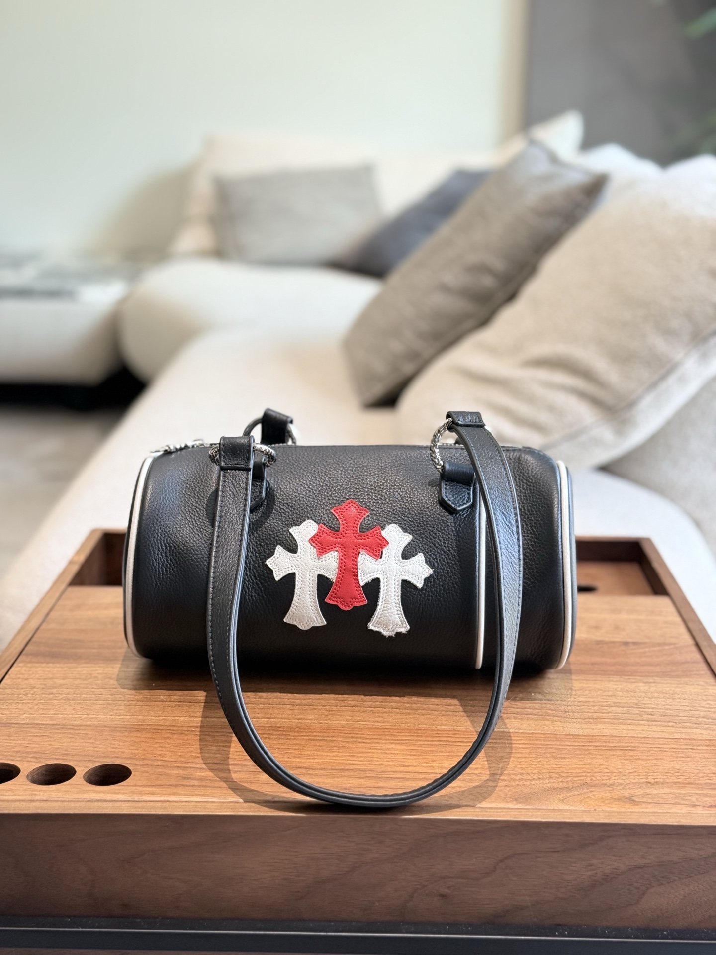 Chrome Heartscrollet: Perfect Medium Size for Girls on the Go - 图片 1