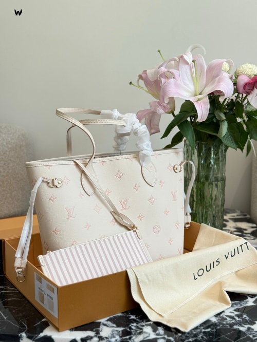 Louis Vuitton Neverfull MM: Timeless Elegance in subtle color, 30 x 32 cm 1 Louis Vuitton Neverfull MM: Timeless Elegance in subtle color, 30 x 32 cm