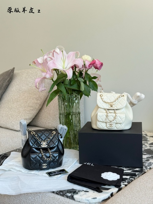 Chanel 22A White Duma Backpack, Creamy White, 17 x 20 cm 1 Chanel 22A White Duma Backpack, Creamy White, 17 x 20 cm
