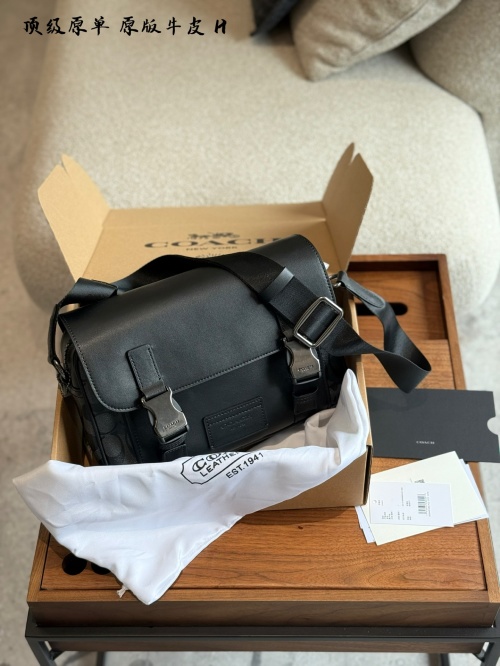 Coach Track Bolso Bandolera para Hombre - Elegante y Funcional 15 Coach Track Bolso Bandolera para Hombre – Elegante y Funcional