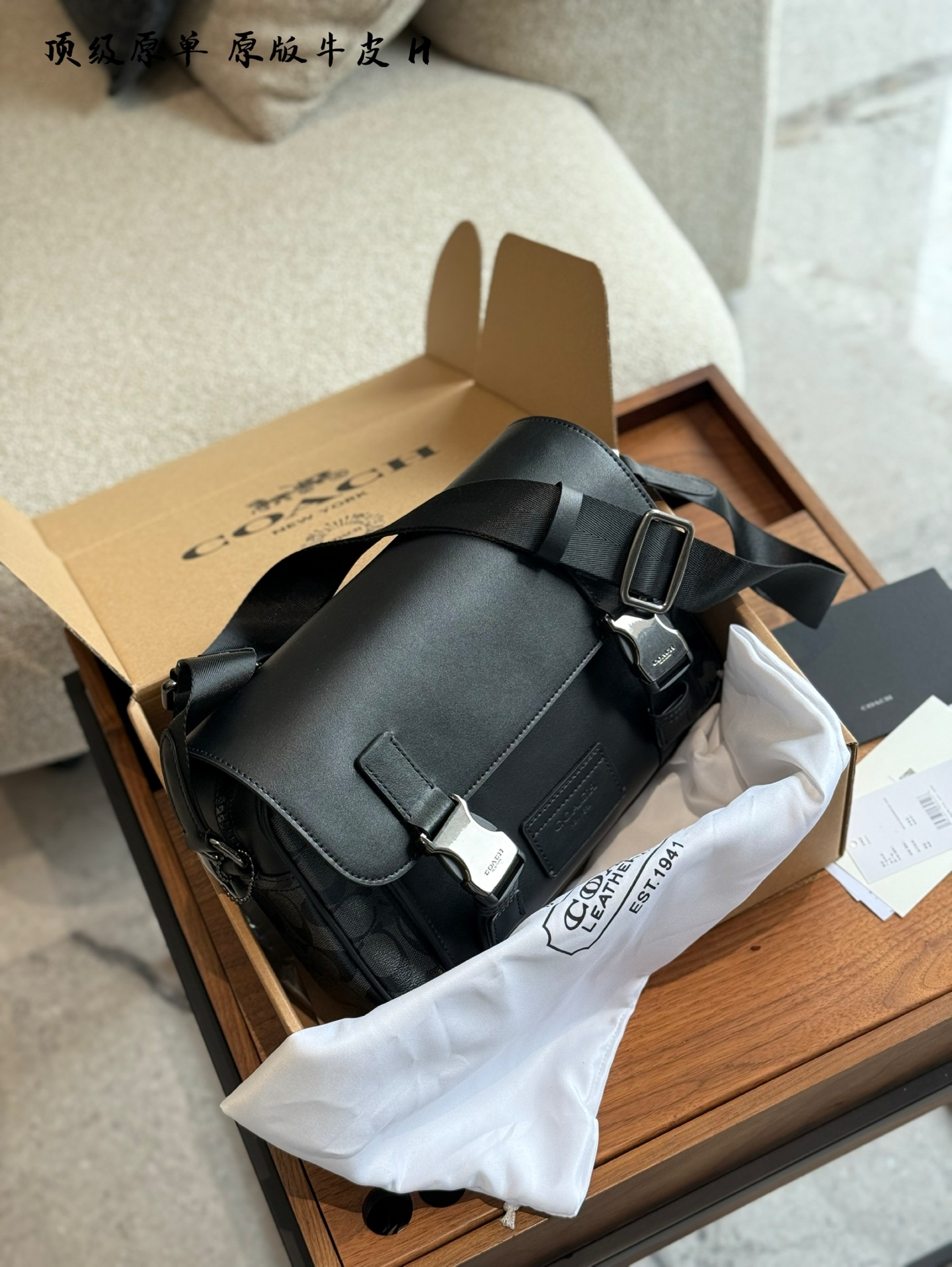 Coach Track Bolso Bandolera para Hombre - Elegante y Funcional 3 i1751463117627 7432 0 1