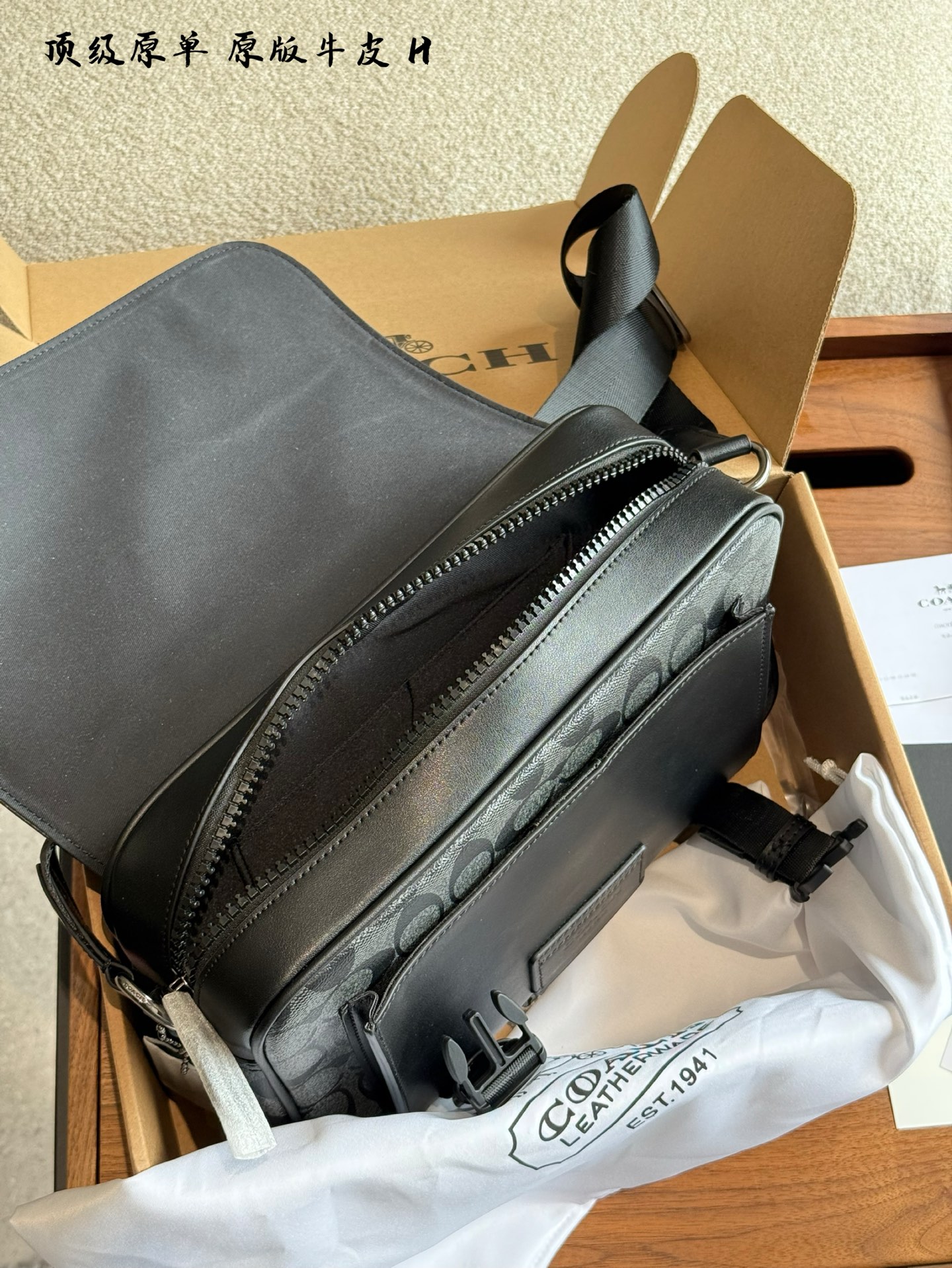 Coach Track Bolso Bandolera para Hombre - Elegante y Funcional 9 i1751463117648 9174 0 7