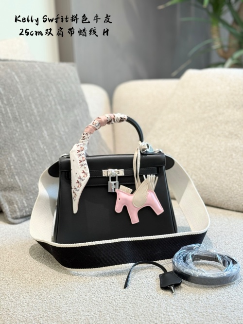Elegante Bolso Kelly 25cm de Piel Swift con Accesorios Exclusivos 1 Elegante Bolso Kelly 25cm de Piel Swift con Accesorios Exclusivos