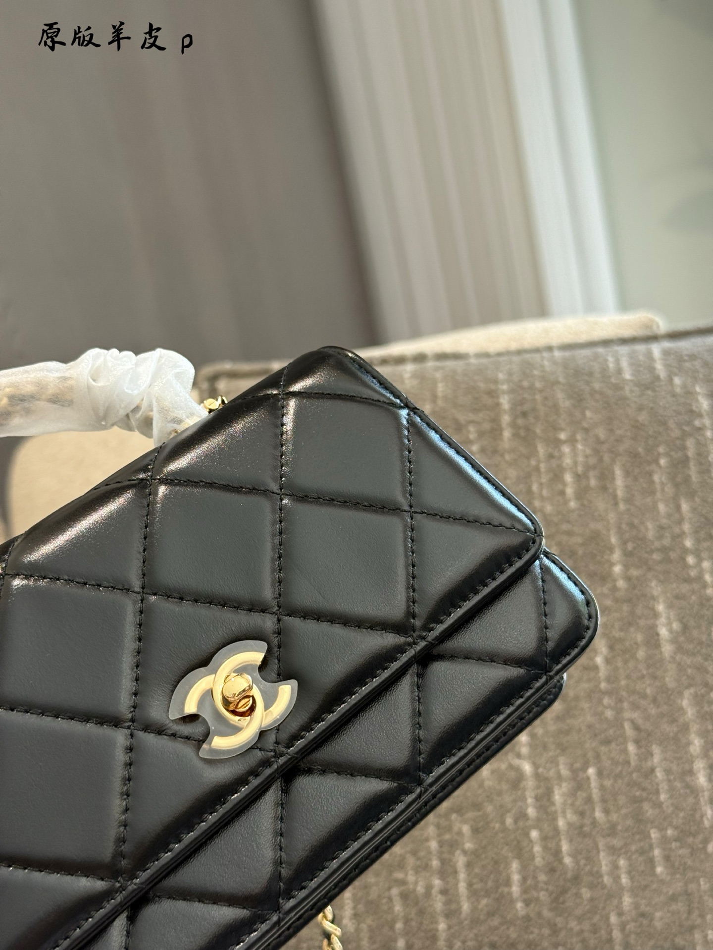 Bolso de mano Chanel WOC con asa trenzada y solapa en piel de cordero negra 6 i1752224633191 1473 0 5
