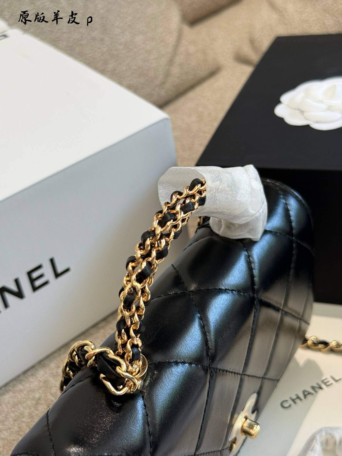 Bolso de mano Chanel WOC con asa trenzada y solapa en piel de cordero negra 10 i1752224634058 4742 0 9