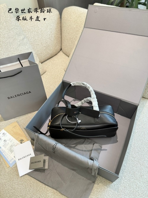 Balenciaga Bowling Bag in Black Leather, Designer Handbag, Stylish and Functional 1 Balenciaga Bowling Bag in Black Leather, Designer Handbag, Stylish and Functional