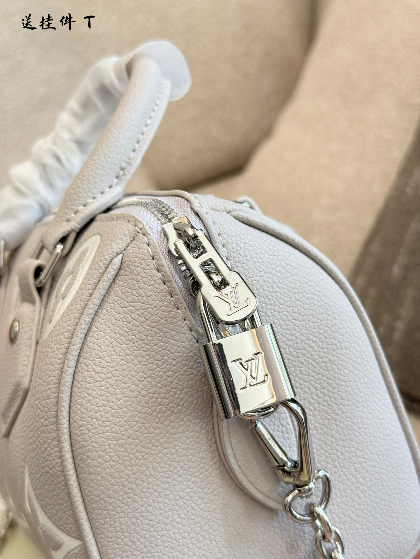 Louis Vuitton Speedy 2025: Bolso Clásico, Tonos Pastel, Accesorio Incluido 5 i1752289938369 4193 0 3