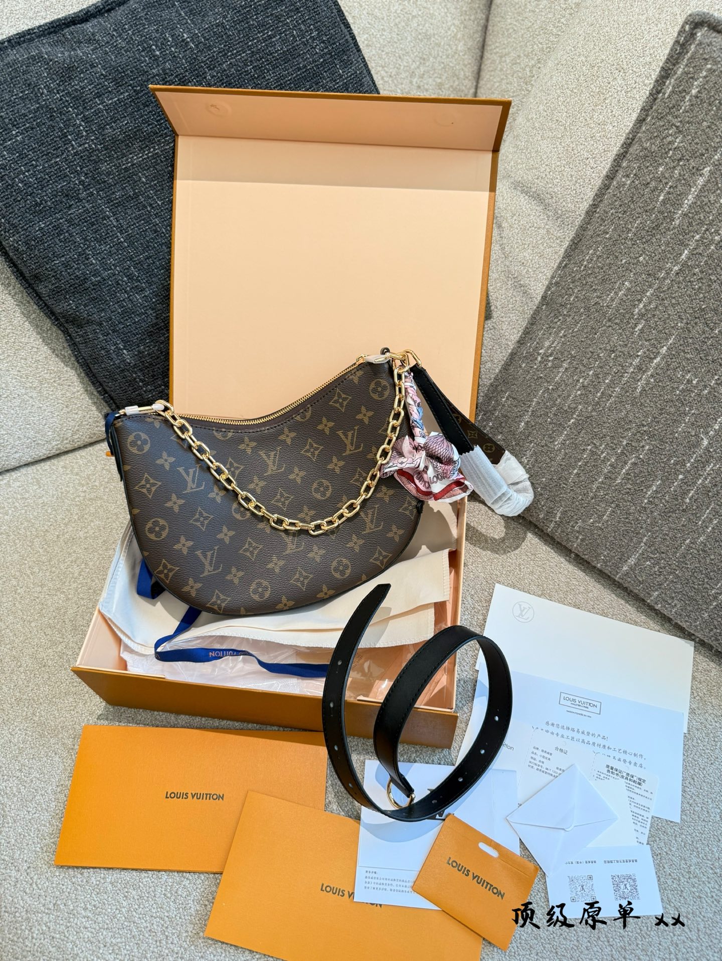 Lv Cookie Bb Handbag P323 | | Help I Was Poisoned By This New Lv Bag | |. The Classic Presbyopia + Crescent Moon Silhouette Can Also Unlock 3 Carrying Methods, Directly Welding "Practicality" And "Appearance" To The Bag 0 | It Doesn’t Feel Out Of Place When Worn With Sweaters, Suits, And Skirts | | Excited Control Over Details These Little Thoughts Are Amazing | | The Texture Of V Hardware Is Explosive: The Golden Chain Is Heavy, The Luster Is Warm And Not Cheap, The More I Look At It, The More I Love It | V Capacity Reverse Operation: Although It Is Small, The Size Of C19x5x28.5cm Can Fit A Mobile Phone, Compact Powder, Keys And Card Holder It Is Enough For Daily Commuting/dates | | 3 Ways To Carry It = Buy One And Get Three Great Value For Money | The Retro Feel Is Overwhelming Wear It With A Suit Or A Windbreaker, And You Will Instantly Become A "Fashionable Professional" When Commuting, And You Can Walk With Style