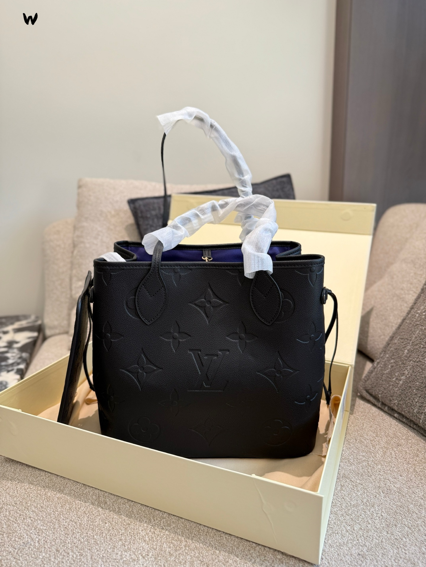 Louis Vuitton Neverfull Mediana en Piel Ébano con Textura, Bolso Tote Elegante 5 i1752504966959 5607 0 3