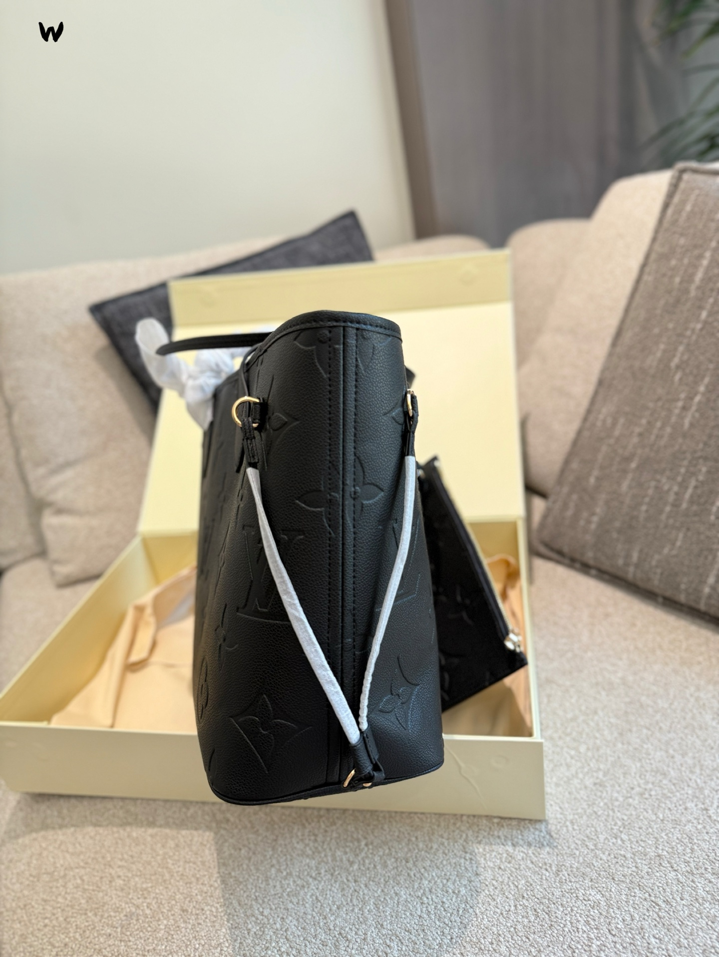 Louis Vuitton Neverfull Mediana en Piel Ébano con Textura, Bolso Tote Elegante 3 i1752504968676 3023 0 1