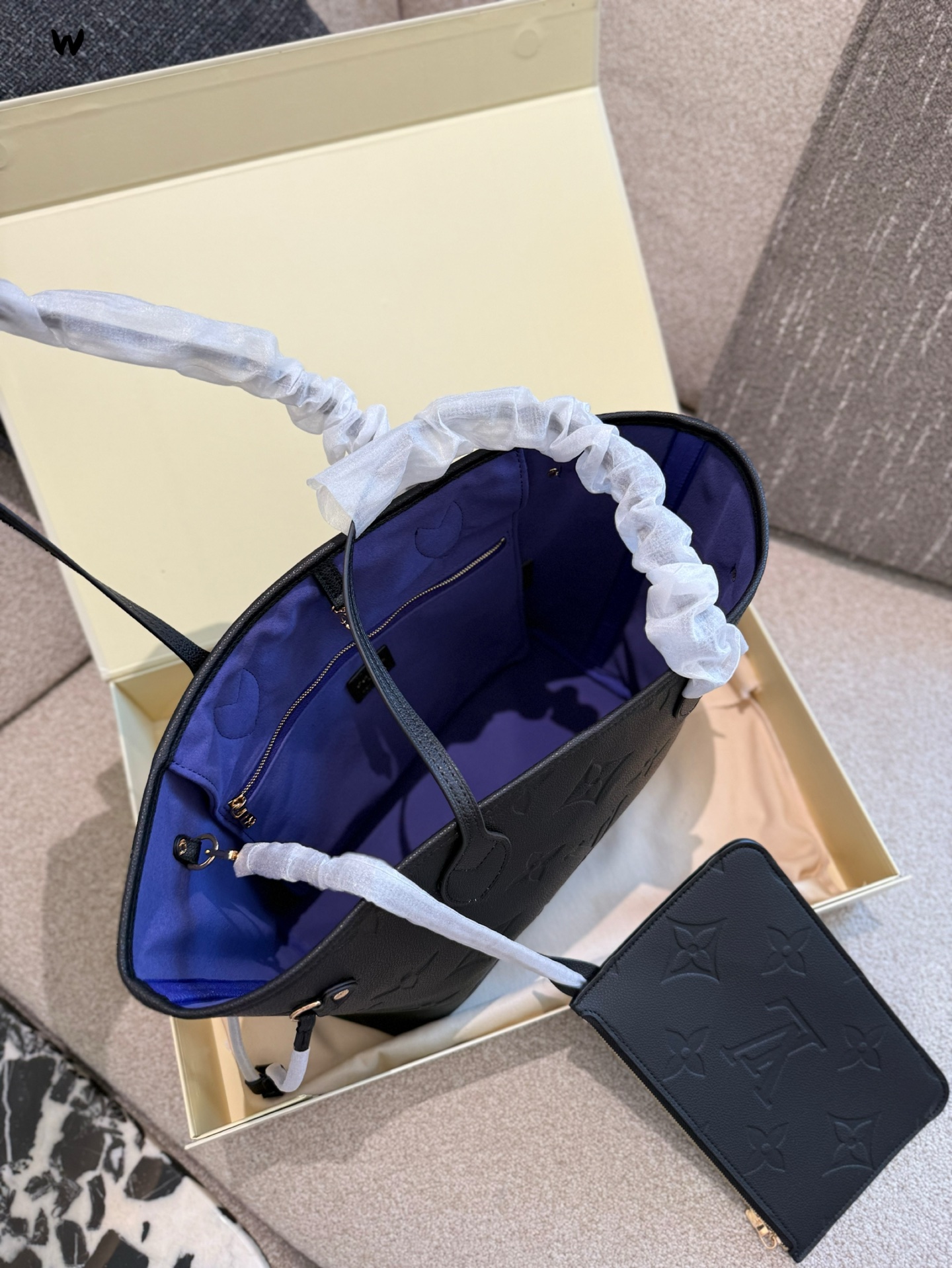 Louis Vuitton Neverfull Mediana en Piel Ébano con Textura, Bolso Tote Elegante 4 i1752504968726 3702 0 2
