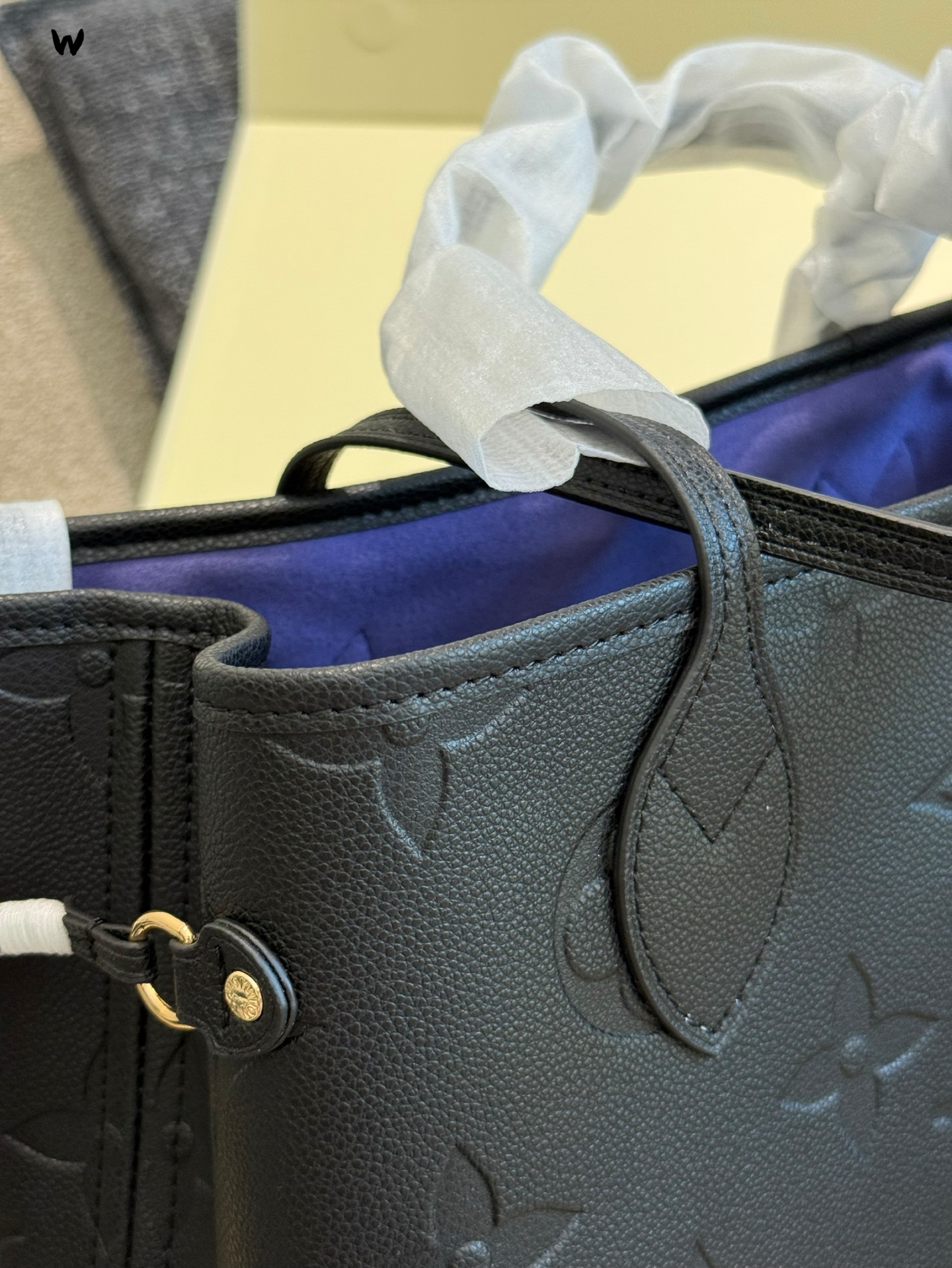 Louis Vuitton Neverfull Mediana en Piel Ébano con Textura, Bolso Tote Elegante 8 i1752504969185 6302 0 6